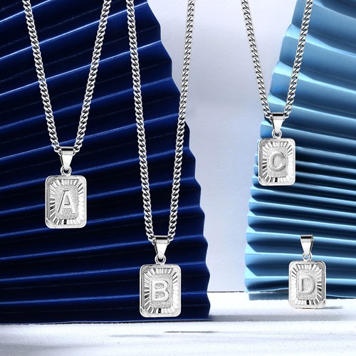 Collana con ciondolo alfabeto